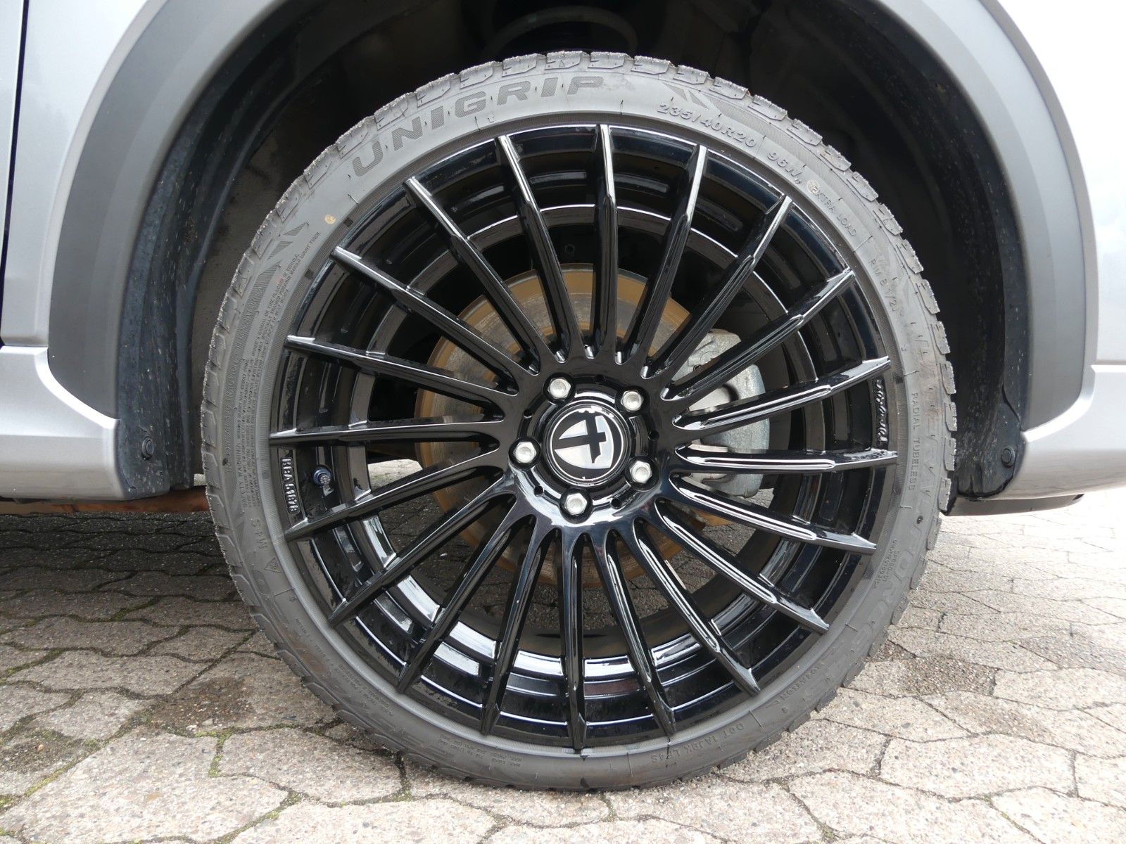 Fahrzeugabbildung Mitsubishi Eclipse Cross Plus Select Black Hybrid 4WD