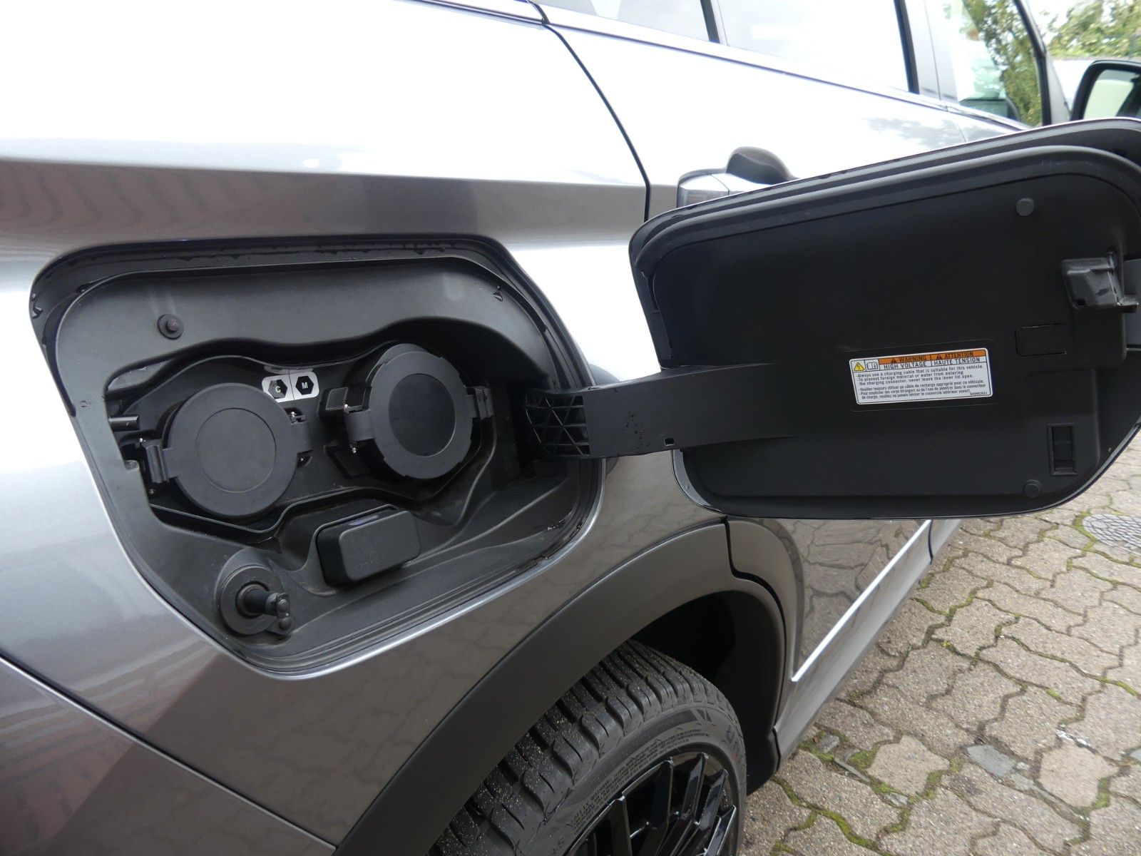 Fahrzeugabbildung Mitsubishi Eclipse Cross Plus Select Black Hybrid 4WD