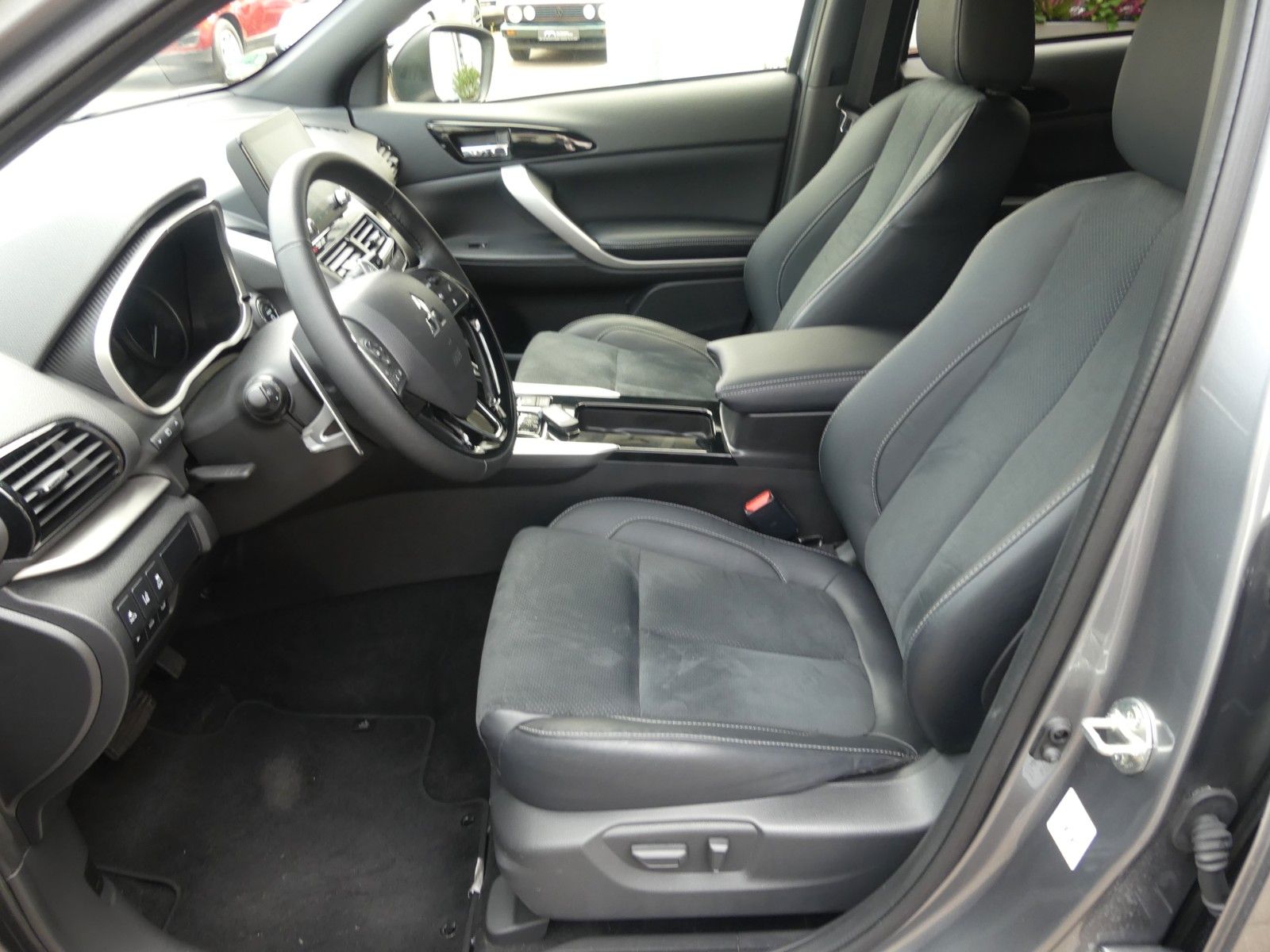 Fahrzeugabbildung Mitsubishi Eclipse Cross Plus Select Black Hybrid 4WD