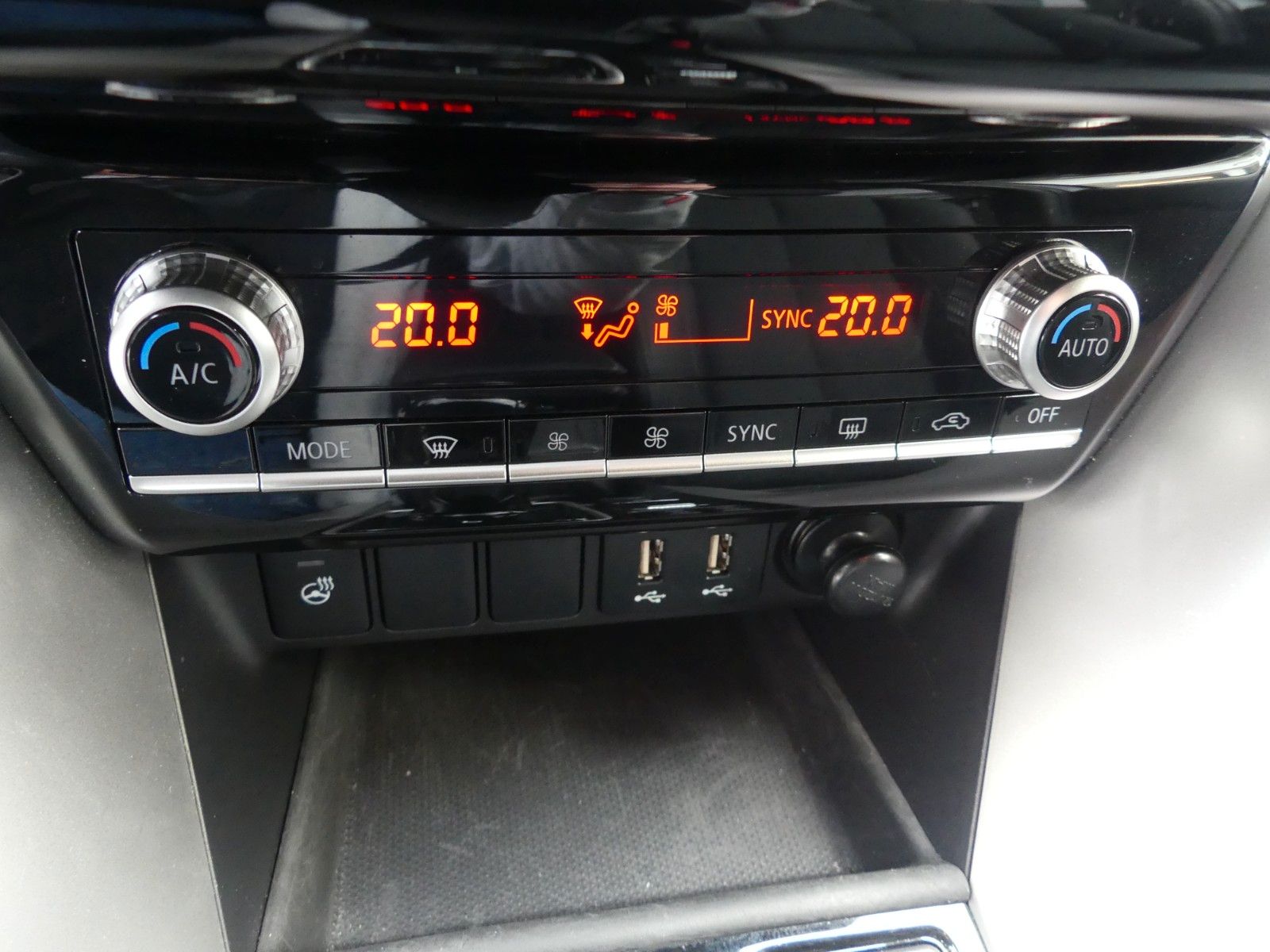 Fahrzeugabbildung Mitsubishi Eclipse Cross Plus Select Black Hybrid 4WD