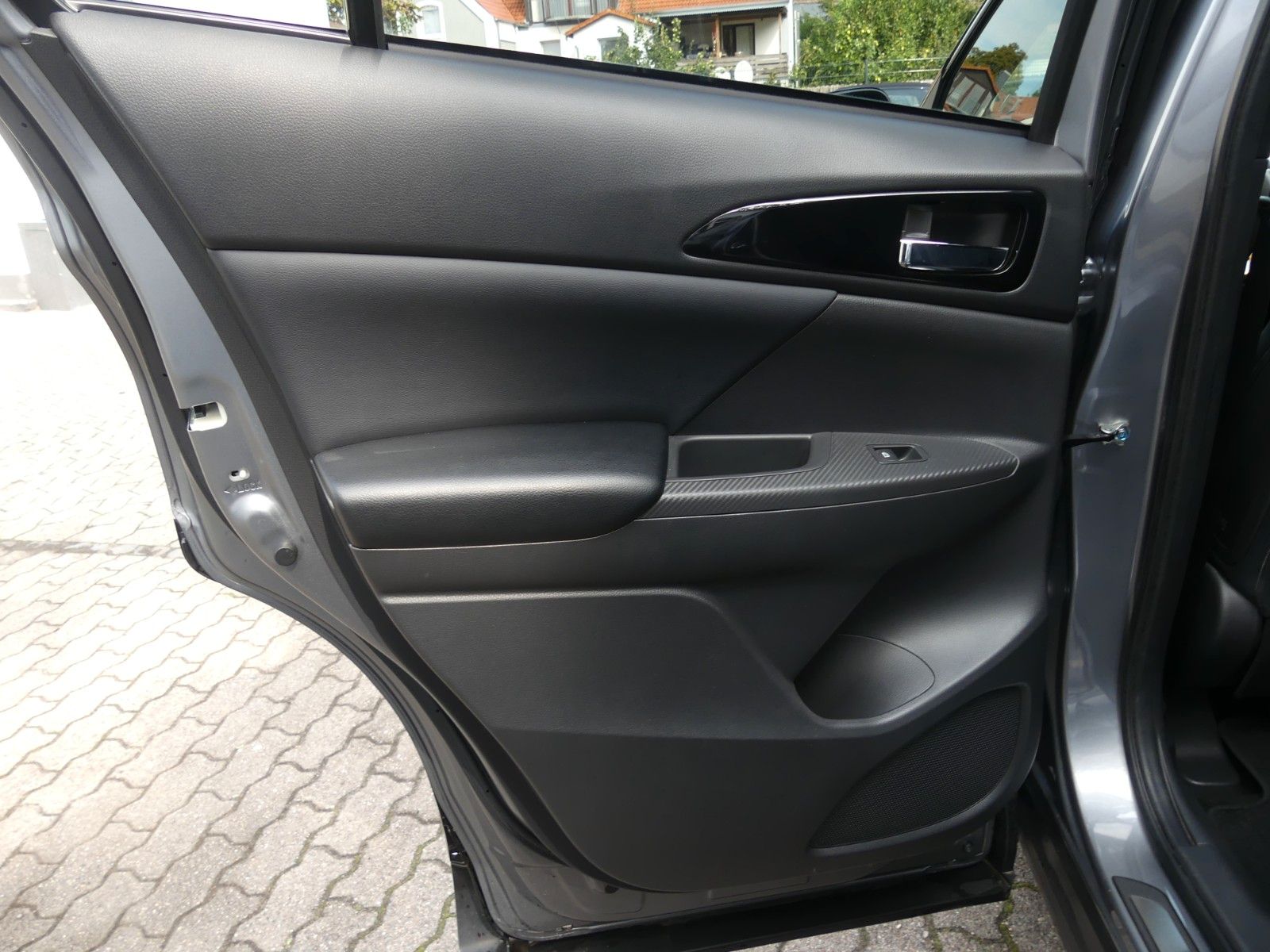 Fahrzeugabbildung Mitsubishi Eclipse Cross Plus Select Black Hybrid 4WD