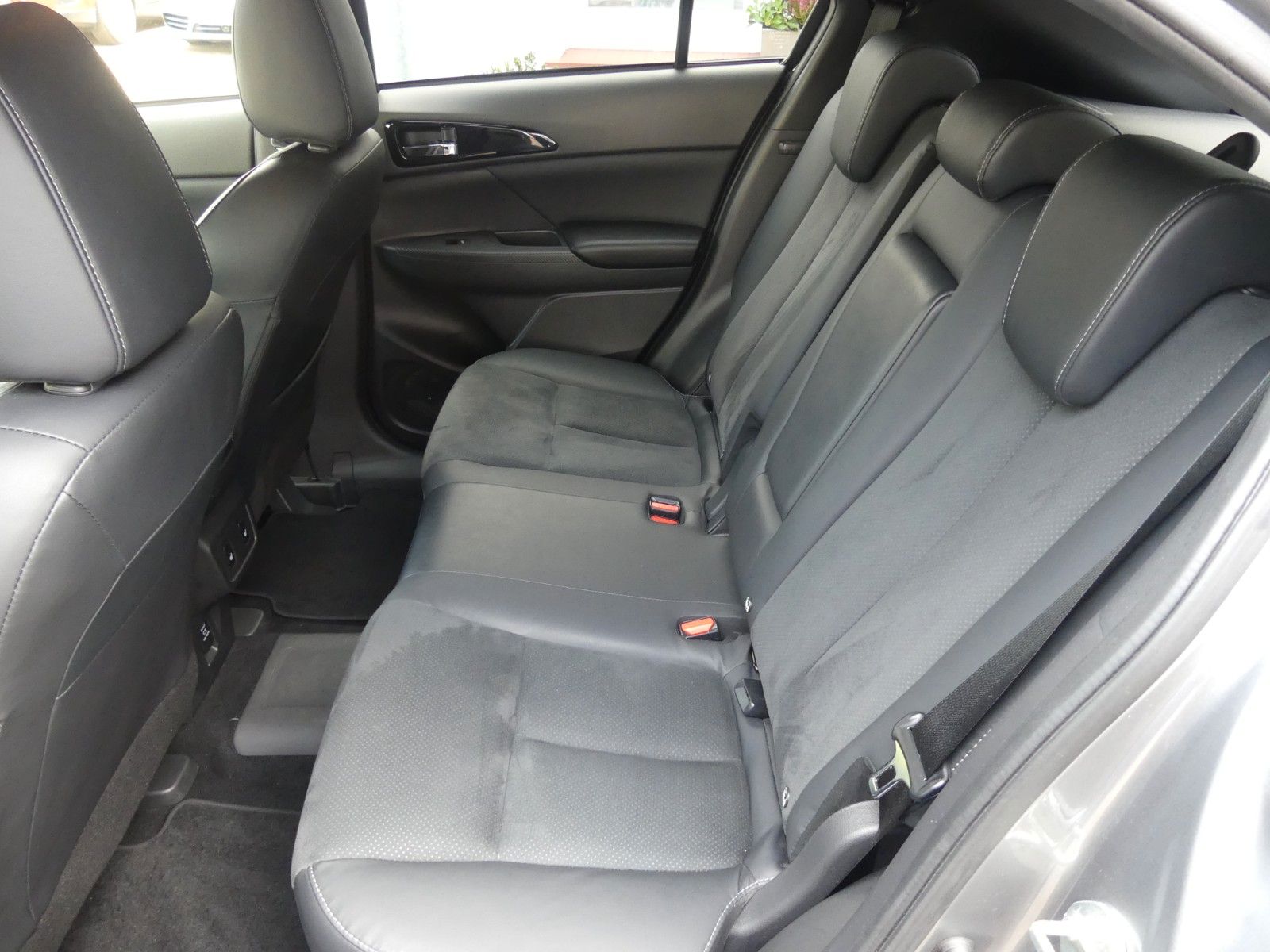 Fahrzeugabbildung Mitsubishi Eclipse Cross Plus Select Black Hybrid 4WD