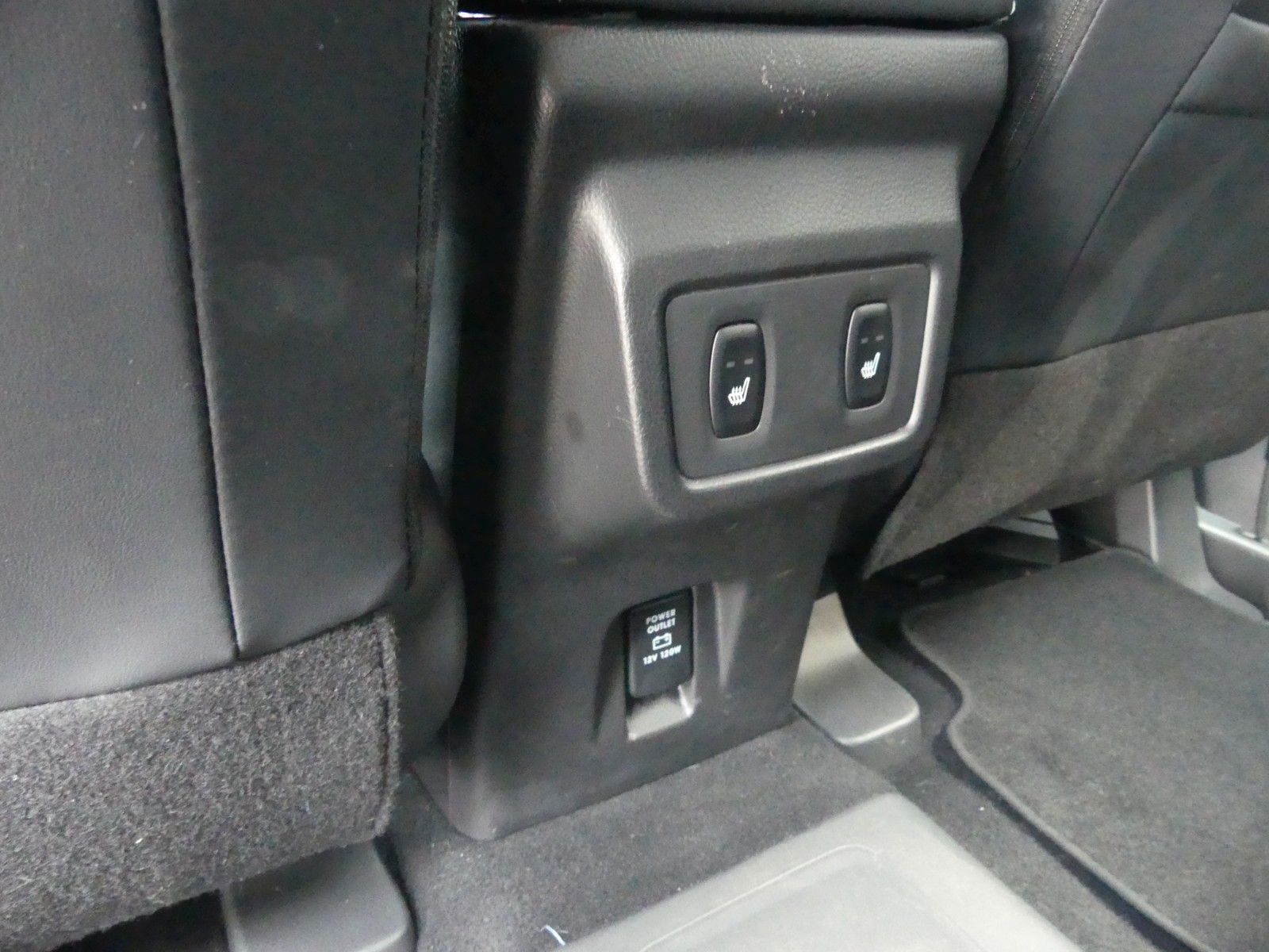 Fahrzeugabbildung Mitsubishi Eclipse Cross Plus Select Black Hybrid 4WD