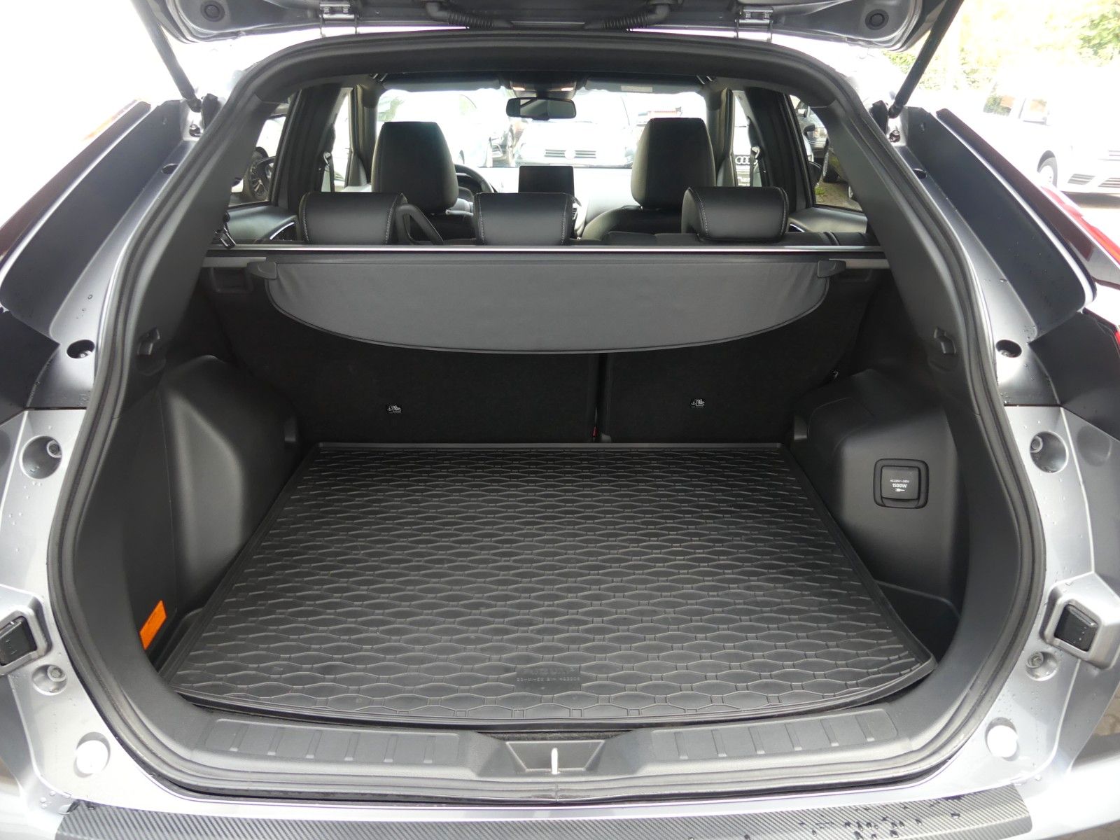 Fahrzeugabbildung Mitsubishi Eclipse Cross Plus Select Black Hybrid 4WD