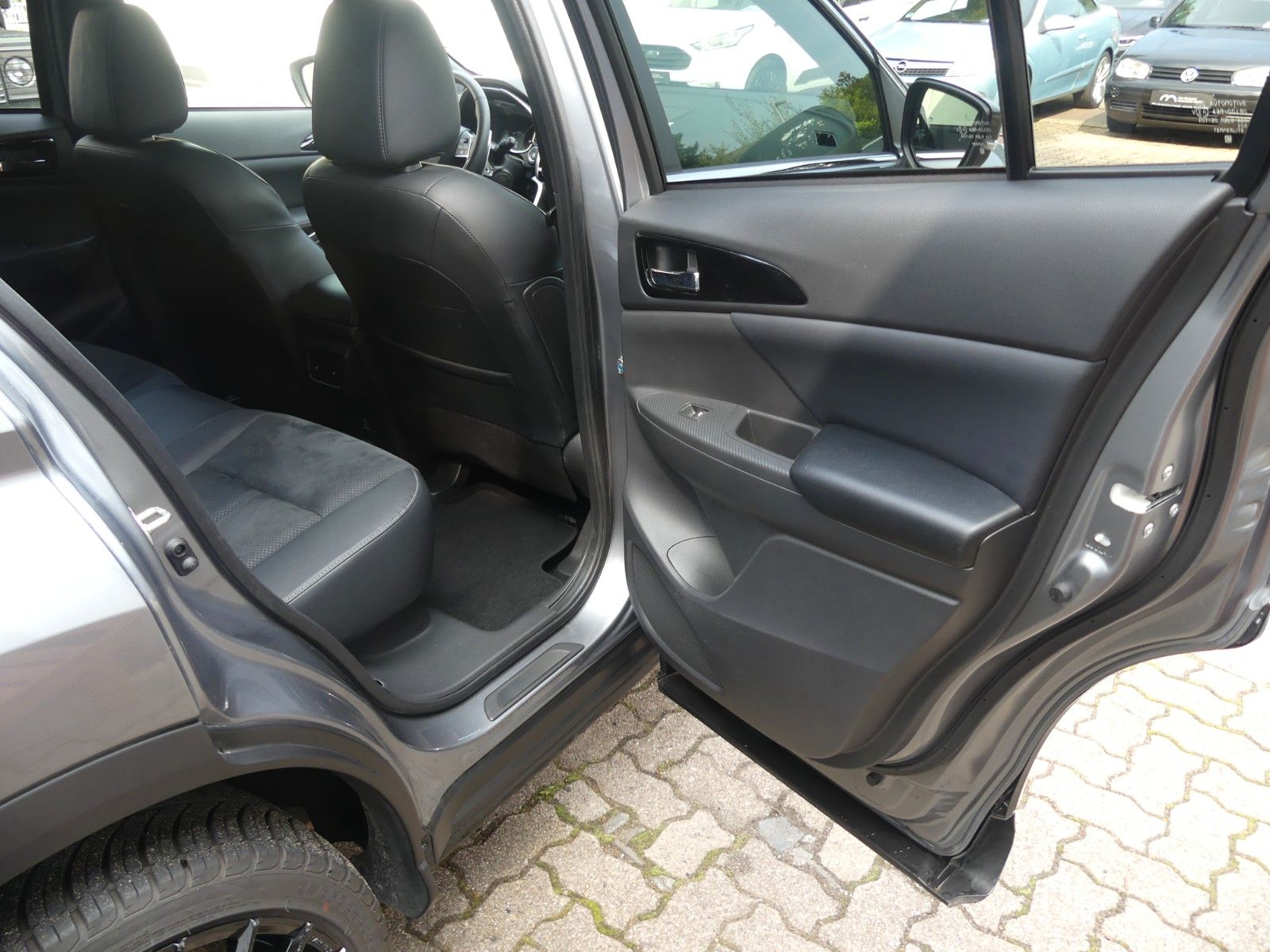 Fahrzeugabbildung Mitsubishi Eclipse Cross Plus Select Black Hybrid 4WD