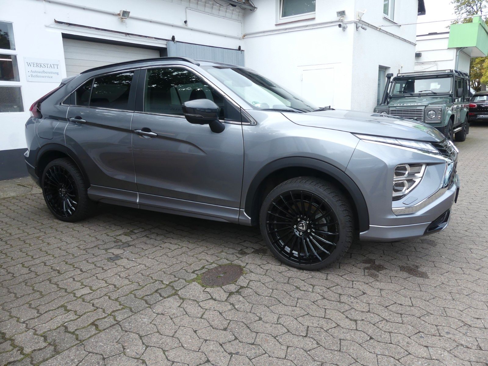 Fahrzeugabbildung Mitsubishi Eclipse Cross Plus Select Black Hybrid 4WD