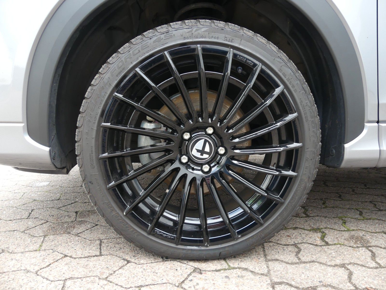 Fahrzeugabbildung Mitsubishi Eclipse Cross Plus Select Black Hybrid 4WD