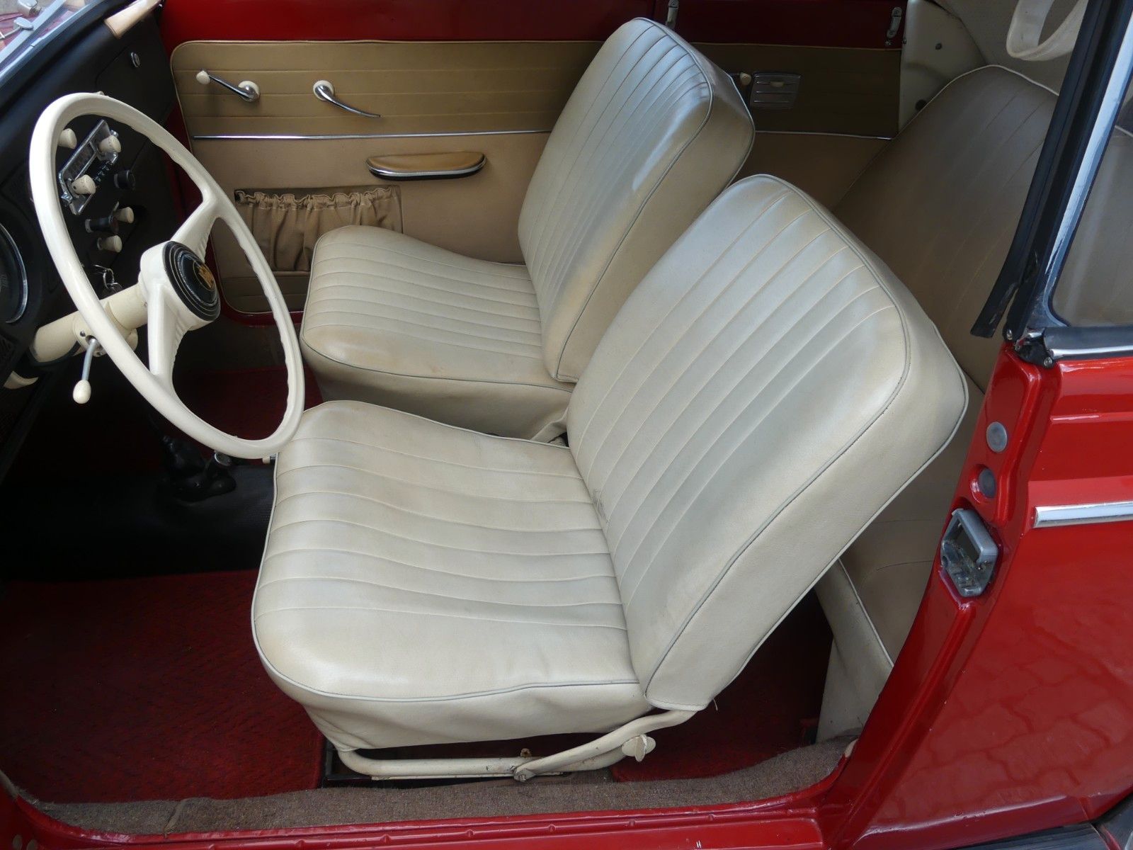 Fahrzeugabbildung Volkswagen Käfer 1/15 Cabrio 29KW und 1276 cm²