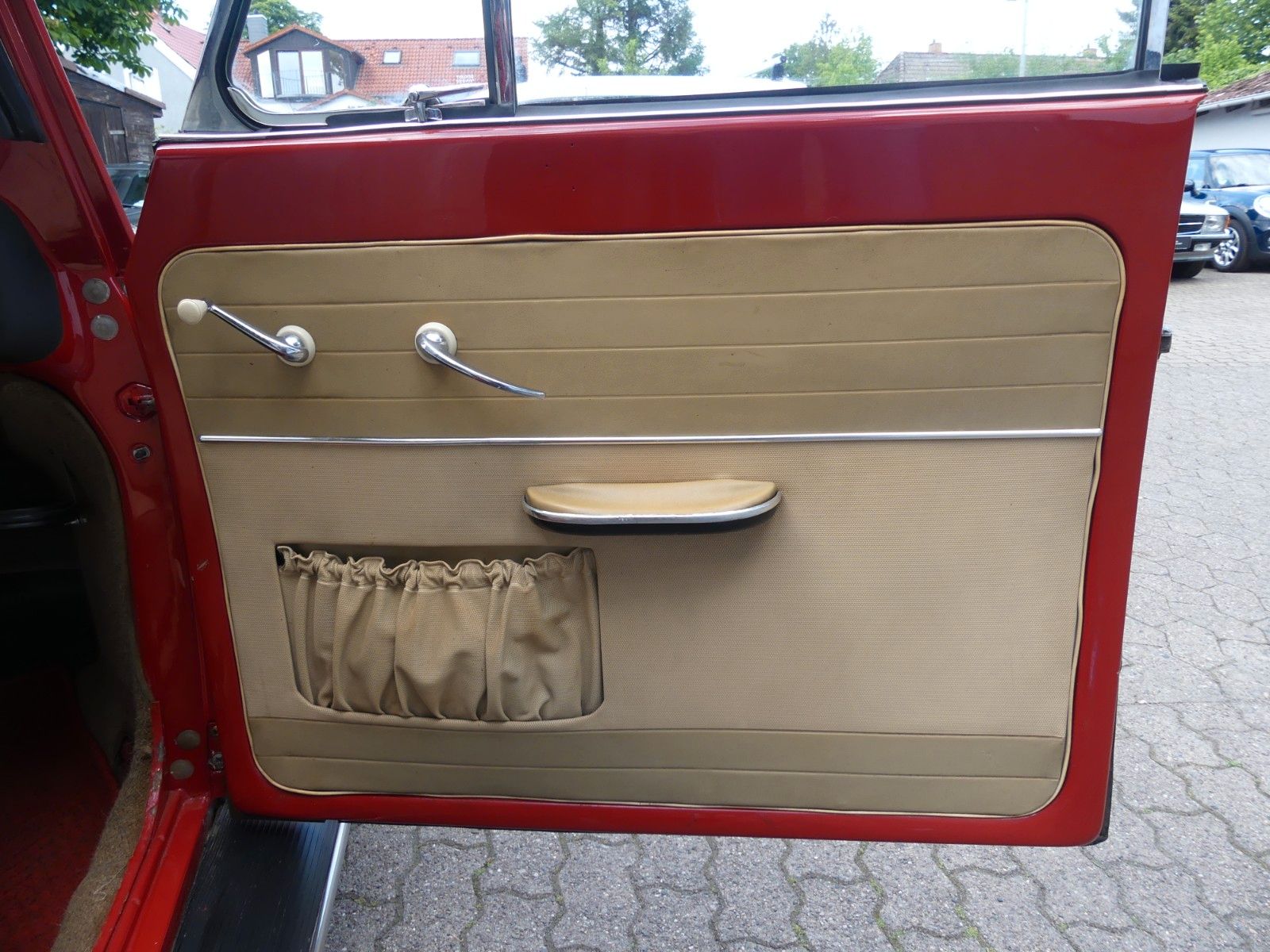 Fahrzeugabbildung Volkswagen Käfer 1/15 Cabrio 29KW und 1276 cm²