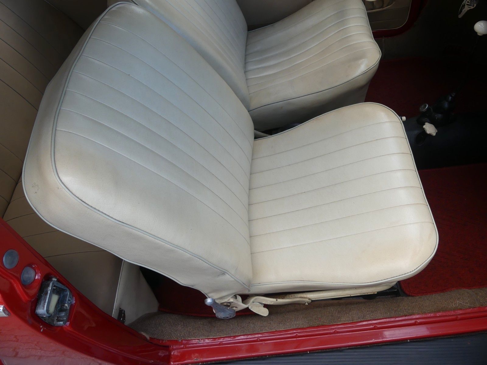 Fahrzeugabbildung Volkswagen Käfer 1/15 Cabrio 29KW und 1276 cm²