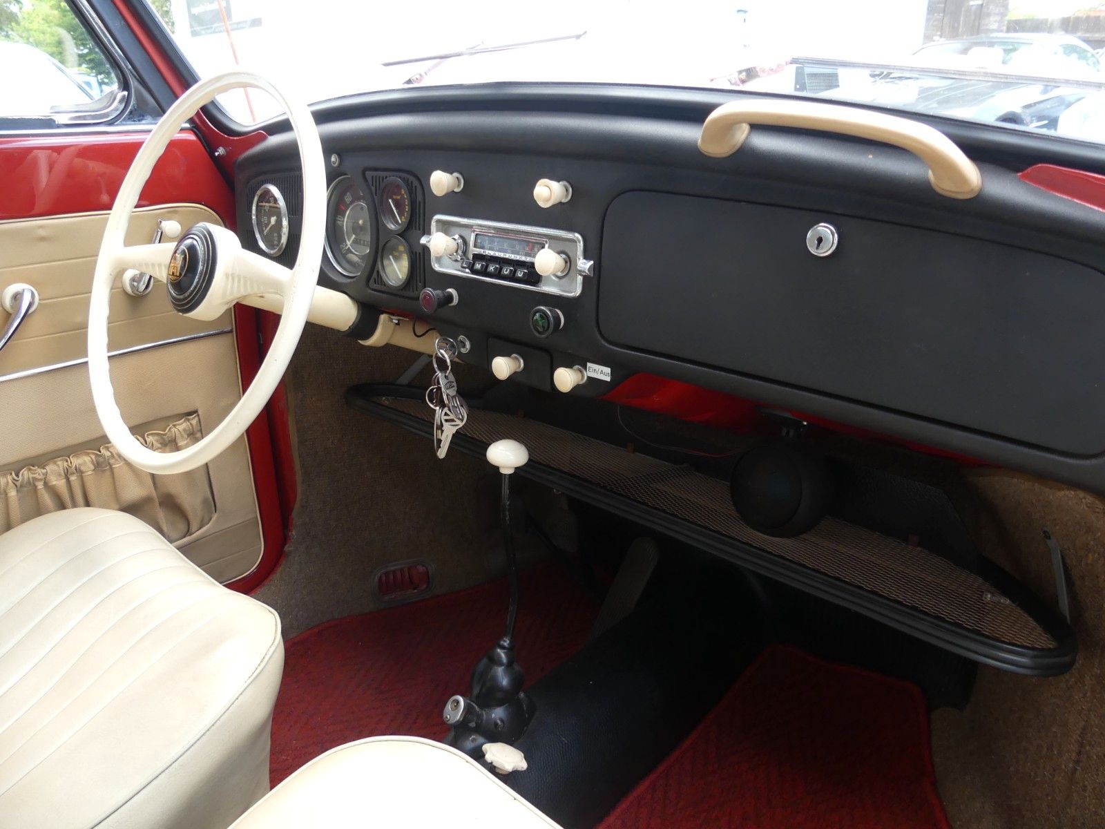 Fahrzeugabbildung Volkswagen Käfer 1/15 Cabrio 29KW und 1276 cm²