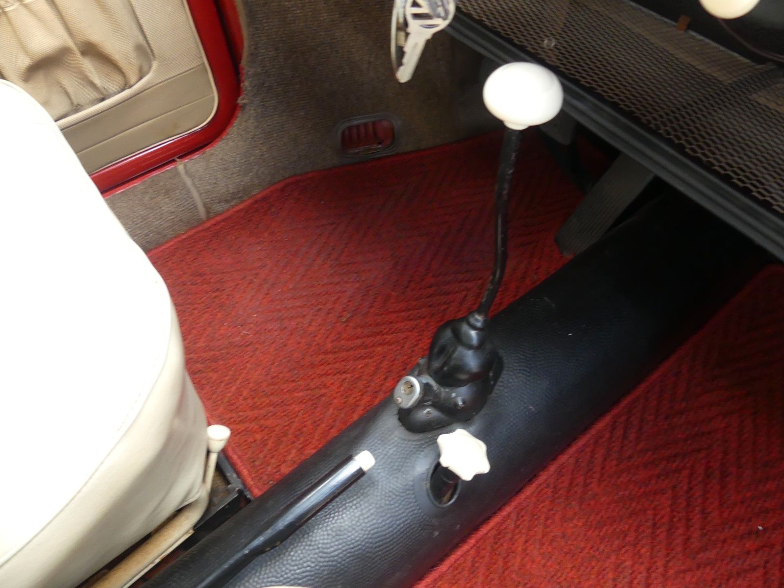 Fahrzeugabbildung Volkswagen Käfer 1/15 Cabrio 29KW und 1276 cm²