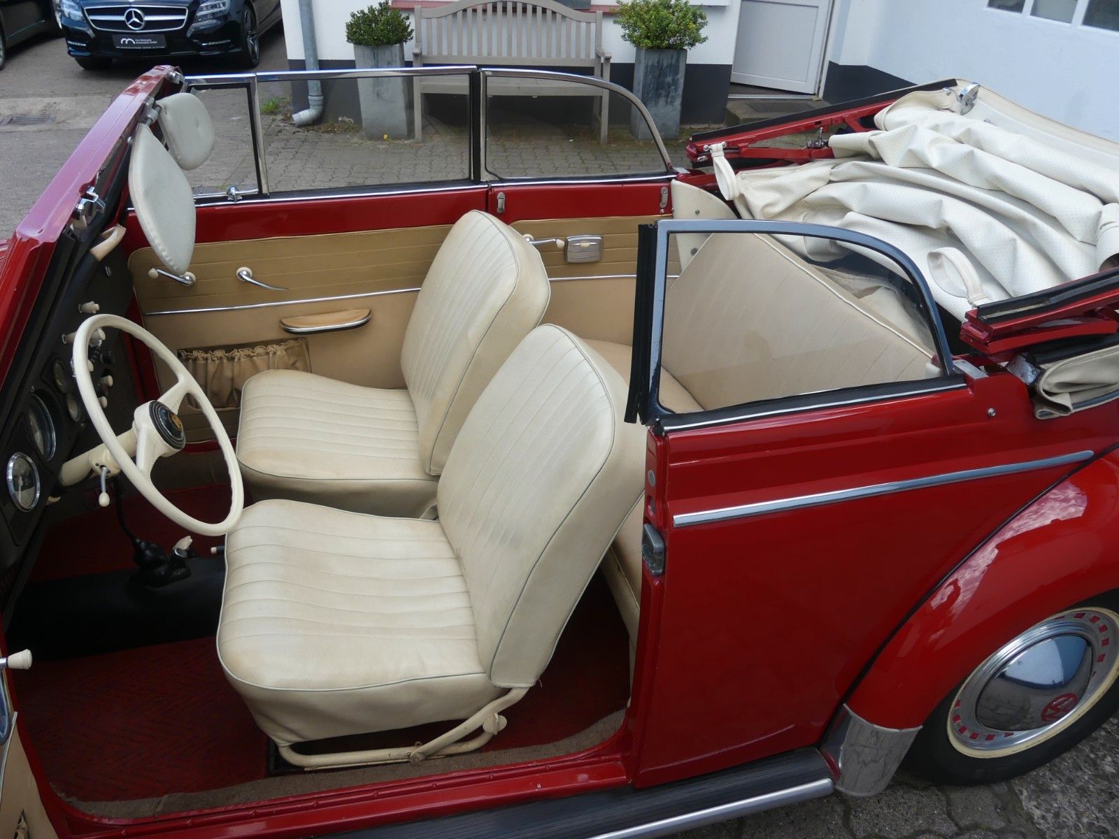 Fahrzeugabbildung Volkswagen Käfer 1/15 Cabrio 29KW und 1276 cm²