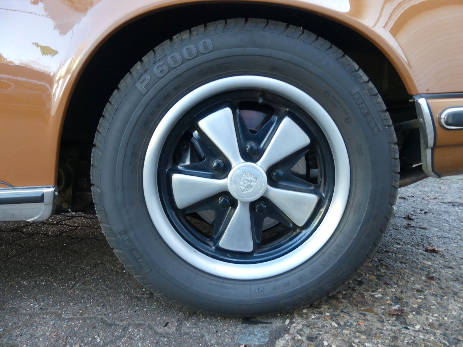 Fahrzeugabbildung Porsche 911 E Targa mit 114 KW in einem Top Zustand