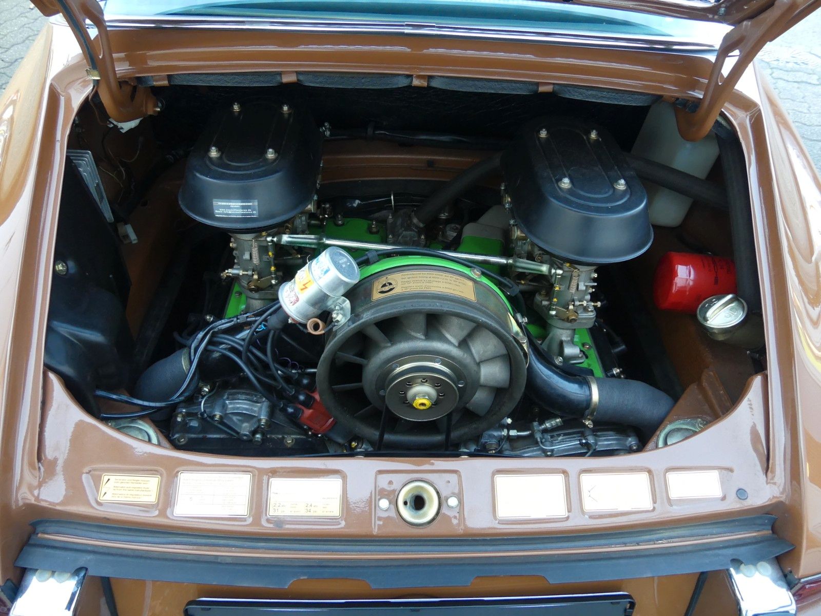Fahrzeugabbildung Porsche 911 E Targa mit 114 KW in einem Top Zustand