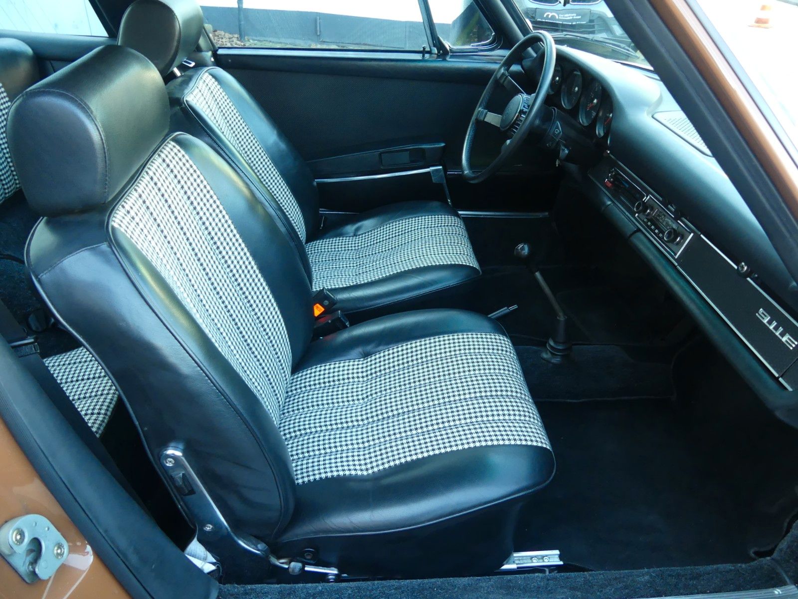 Fahrzeugabbildung Porsche 911 E Targa mit 114 KW in einem Top Zustand