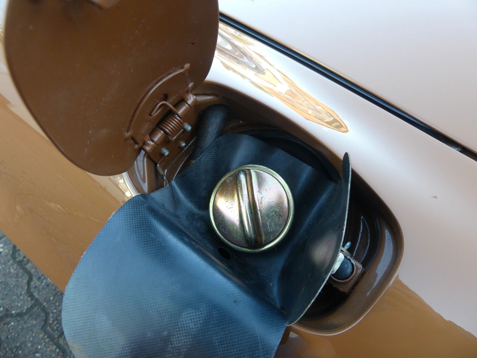 Fahrzeugabbildung Porsche 911 E Targa mit 114 KW in einem Top Zustand