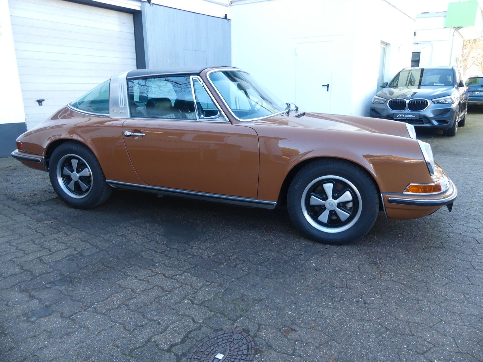 Fahrzeugabbildung Porsche 911 E Targa mit 114 KW in einem Top Zustand
