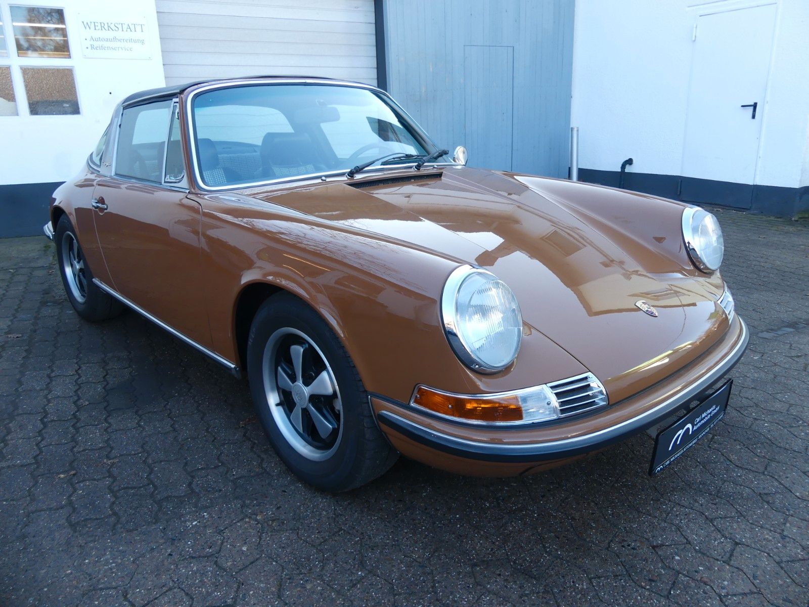 Fahrzeugabbildung Porsche 911 E Targa mit 114 KW in einem Top Zustand